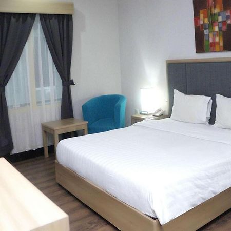 Orchardz Hotel Gajah Mada Pontianak Exterior foto