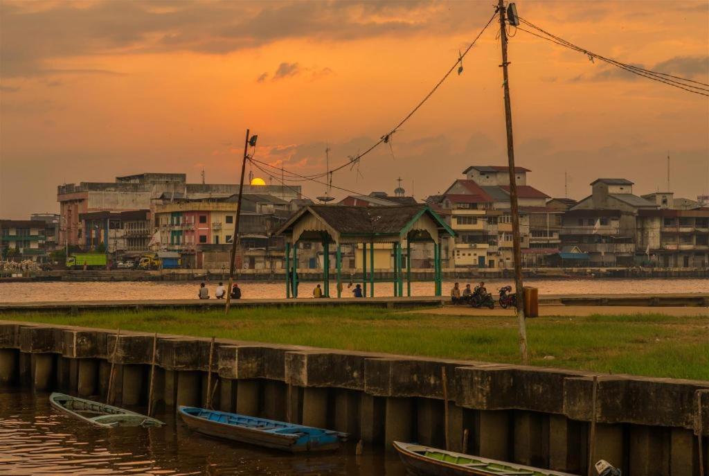 Orchardz Hotel Gajah Mada Pontianak Exterior foto