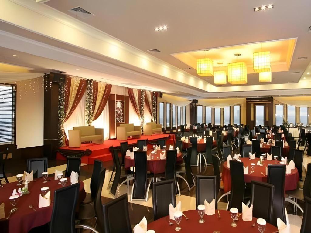 Orchardz Hotel Gajah Mada Pontianak Exterior foto