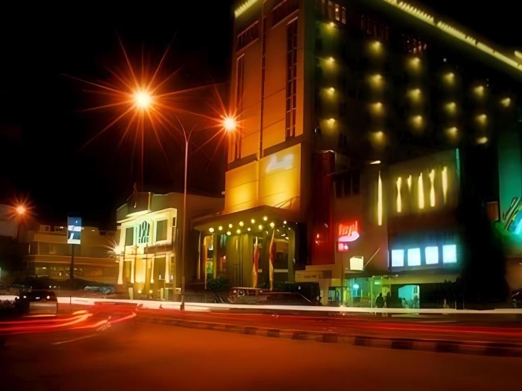 Orchardz Hotel Gajah Mada Pontianak Exterior foto