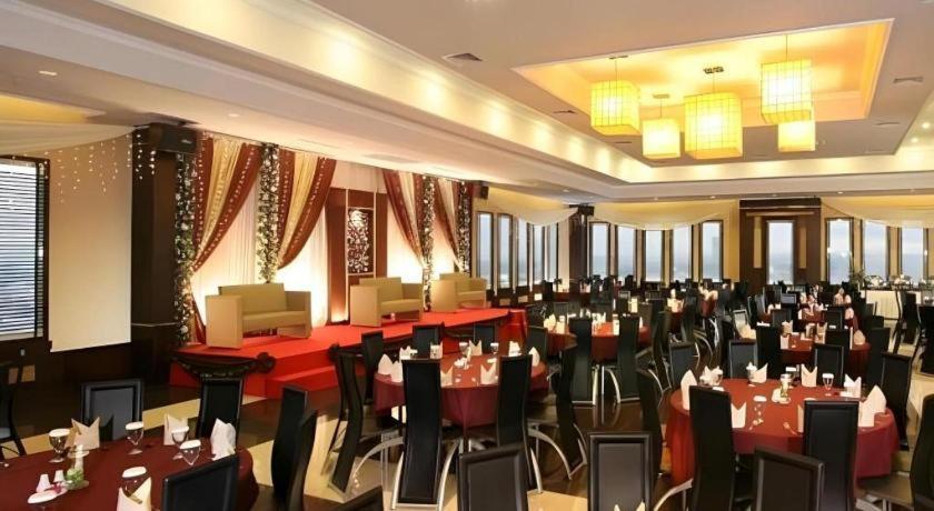 Orchardz Hotel Gajah Mada Pontianak Exterior foto