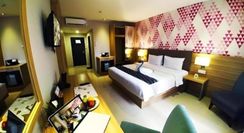 Orchardz Hotel Gajah Mada Pontianak Exterior foto