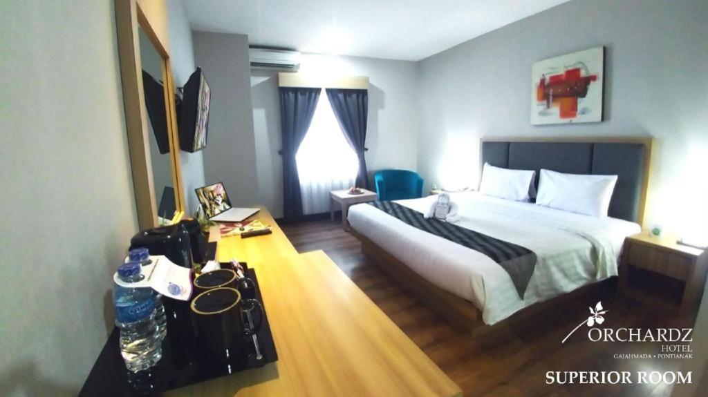 Orchardz Hotel Gajah Mada Pontianak Exterior foto