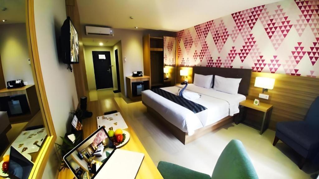 Orchardz Hotel Gajah Mada Pontianak Exterior foto