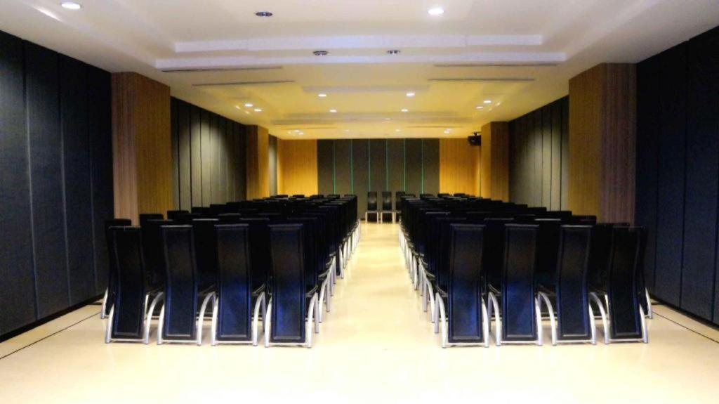Orchardz Hotel Gajah Mada Pontianak Exterior foto