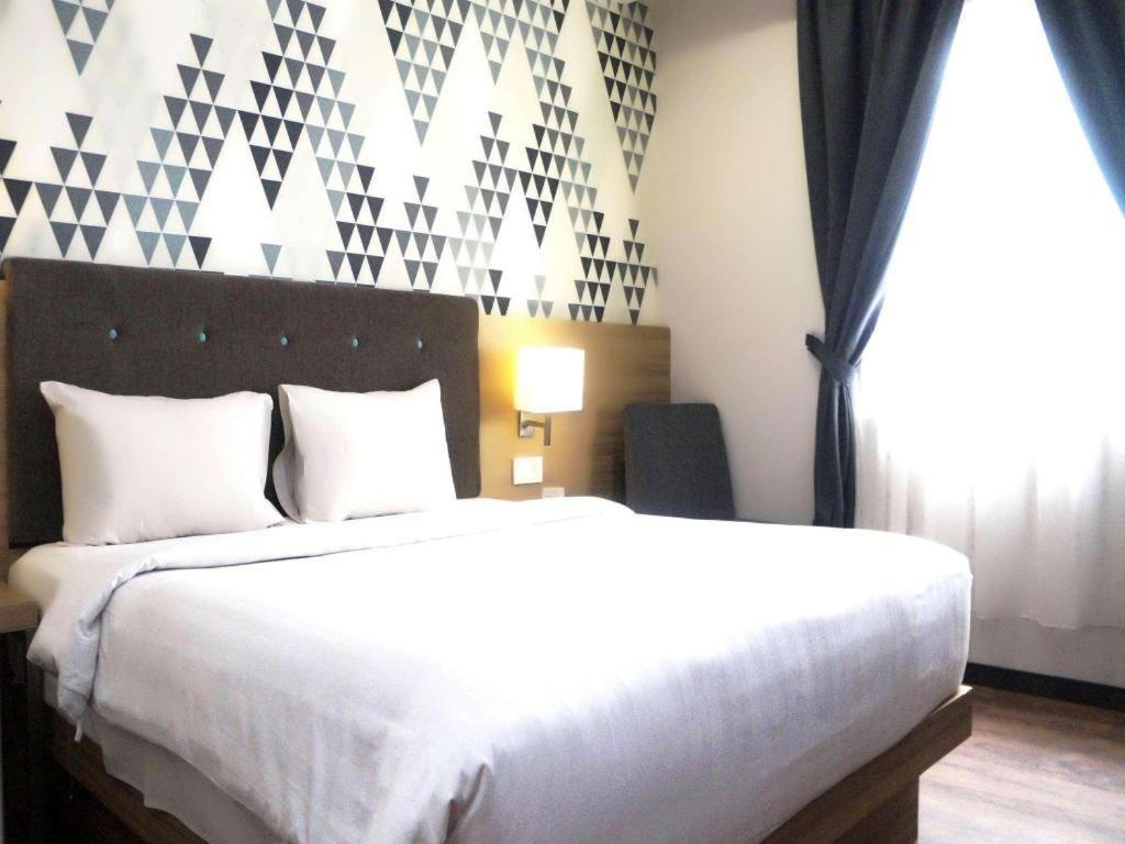 Orchardz Hotel Gajah Mada Pontianak Exterior foto