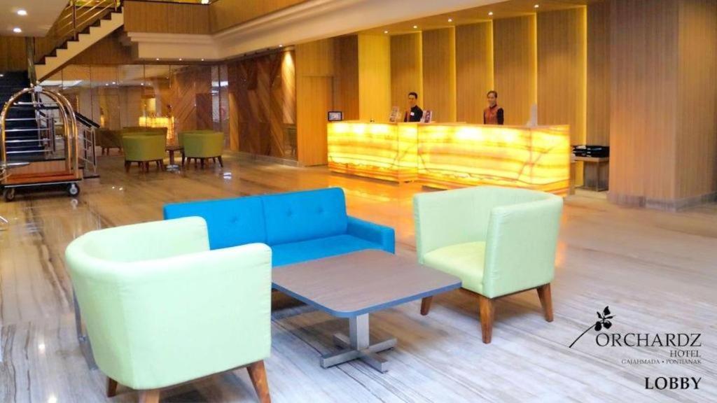 Orchardz Hotel Gajah Mada Pontianak Exterior foto