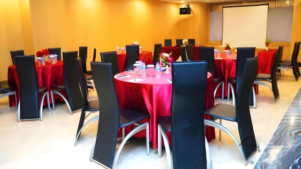 Orchardz Hotel Gajah Mada Pontianak Exterior foto